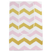 ピンクおよび金ゴールドのシェブロンパターンギフトバッグ ミディアムペーパーバッグ (裏面)