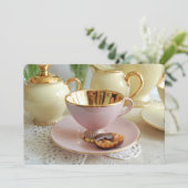 ピンクおよび金ゴールドのティーカップの茶パーティの招待状 招待状 (スタンド正面)