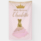 ピンクおよび金ゴールドの魅力的な服のQuinceañeraの旗 横断幕 (縦)