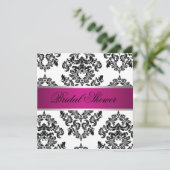 ピンクおよび黒いダマスク織のブライダルシャワー 招待状 (スタンド正面)