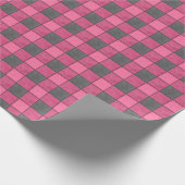 ピンクおよび黒い格子縞の点検の包装紙 ラッピングペーパー (角)