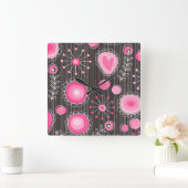 ピンクお洒落とグレーのハートと花のフローラ スクエア壁時計 (ホーム)