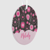 ピンクお洒落の灰色のハートと花のフローラ名 オーナメント (正面)