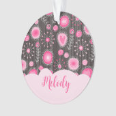 ピンクお洒落の灰色のハートと花のフローラ名 オーナメント (正面)