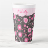 ピンクお洒落の灰色のハートと花のフローラ名 カフェラテマグ (正面)