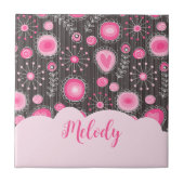 ピンクお洒落の灰色のハートと花のフローラ名 タイル (正面)