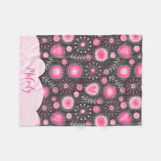 ピンクお洒落の灰色のハートと花のフローラ名 フリースブランケット (正面(横))