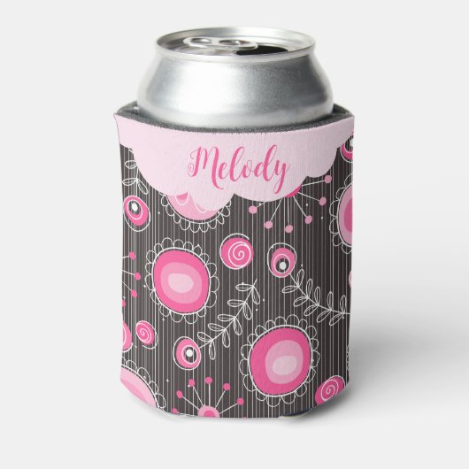 ピンクお洒落の灰色のハートと花のフローラ名 缶クーラー (缶裏面)