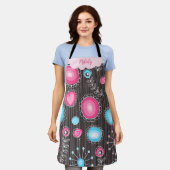 ピンクお洒落ブルーハートと花フローラ名 エプロン (着用した状態)