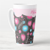 ピンクお洒落ブルーハートと花フローラ名 カフェラテマグ (左アングル)