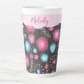 ピンクお洒落ブルーハートと花フローラ名 カフェラテマグ (正面)