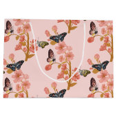 ピンクお洒落ボホバタフライガールベビーシャワー ラージペーパーバッグ (裏面)