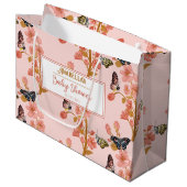 ピンクお洒落ボホバタフライガールベビーシャワー ラージペーパーバッグ (正面アングル)