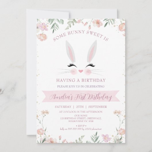 ピンクお洒落ワイルドフラワーズバニーの誕生日 招待状 (正面)