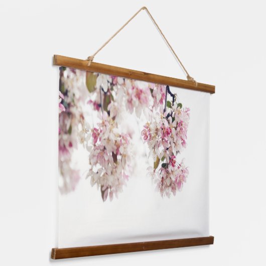 ピンクかわいらしさくらんぼ花木花 吊り下げ型タペストリー (傾斜あり)