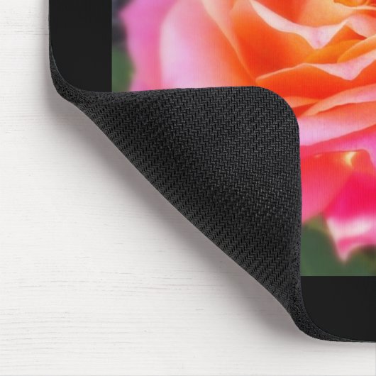 ピンクかわいらしとオレンジのバラのマクロフォト マウスパッド (コーナー)