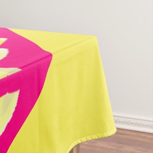 ピンクかわいらしとクリー淡い色のムイエローデザインパターン（の模様が）ある テーブルクロス (インサイチュ)