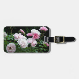 ピンクかわいらしと白のバラの花茂み。フローラ ラゲッジタグ