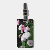 ピンクかわいらしと白のバラの花茂み。フローラ ラゲッジタグ (正面縦)