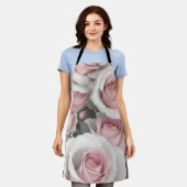 ピンクかわいらしと白のバラ エプロン (着用した状態)