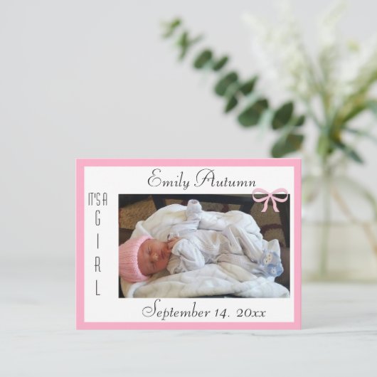 ピンクかわいらしと白の出産発表 ポストカード (スタンド正面)