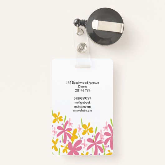 ピンクかわいらしと黄色のフローラ バッジ (裏面リトラクタブル付き)