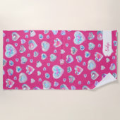 ピンクかわいらしに3Dスパークリスタルジェムストーンハート ビーチタオル (正面)