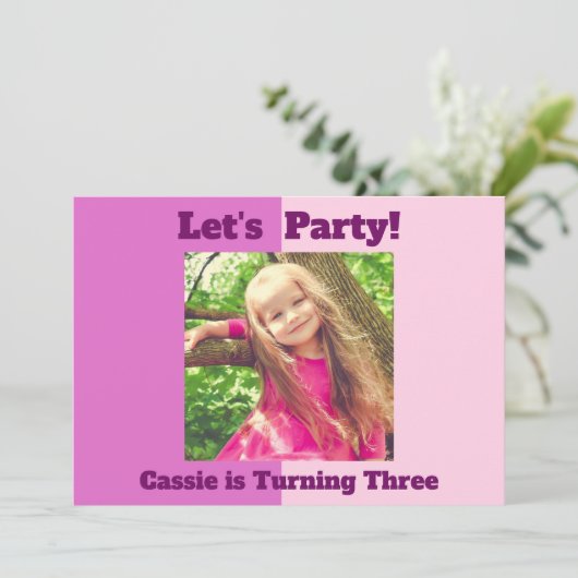 ピンクかわいらしのカスタム子供たちフォトガールズバースデーパーティー 招待状 (スタンド正面)