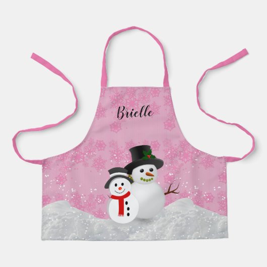 ピンクかわいらしのクリスマス雪だるまパーソナライズされたキッズ エプロン (正面)