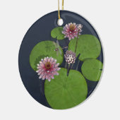 ピンクかわいらしのスイレンとトンボ セラミックオーナメント (左)