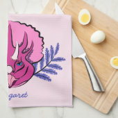 ピンクかわいらしのトリケラトプスパーソナライズされた恐竜 キッチンタオル (四つ折り)