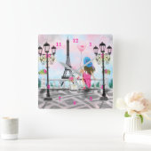 ピンクかわいらしのハートバルーン付き女性 – I Love Paris スクエア壁時計 (ホーム)