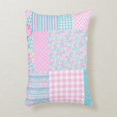 ピンクかわいらしのバラフェイクパッチワーク枕 アクセントクッション (正面(垂直))