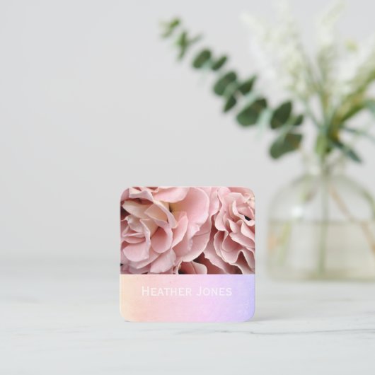 ピンクかわいらしのバラ花びらによる花写真 スクエア名刺 (スタンド正面)