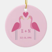 ピンクかわいらしのフラミンゴかわいい結婚記念日のプレゼント セラミックオーナメント (正面)