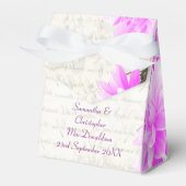 ピンクかわいらしのメイブフローラの花結婚咲き フェイバーボックス (正面サイド)