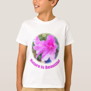 ピンクかわいらしの庭の花。自然は美しい。 Tシャツ