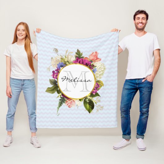 ピンクかわいらしの水彩花モノグラム フリースブランケット (インサイチュ)