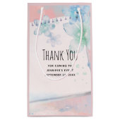 ピンクかわいらしの背景に青い花ありがとう スモールペーパーバッグ (裏面)