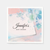 ピンクかわいらしの背景に青い花ベビーシャワー スタンダードカクテルナプキン (正面)