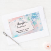 ピンクかわいらしの背景に青い花誕生日 長方形シール (封筒)