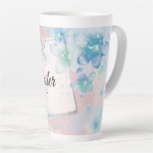 ピンクかわいらしの背景に青い花 カフェラテマグ (右アングル)