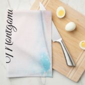 ピンクかわいらしの背景に青い花 キッチンタオル (四つ折り)