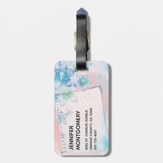 ピンクかわいらしの背景に青い花 ラゲッジタグ (裏面縦)