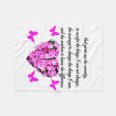 ピンクかわいらしの花と蝶セレニティ祈りの言葉 フリースブランケット (正面(横))