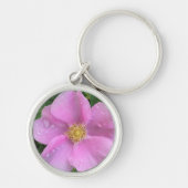 ピンクかわいらしの花写真さわやかな雨滴花びら キーホルダー (正面)