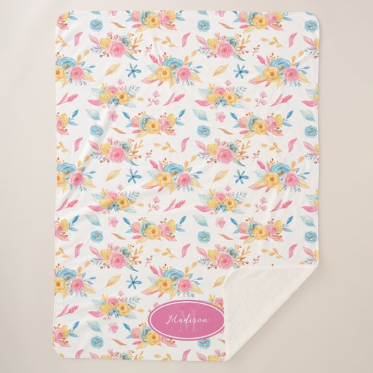 ピンクかわいらしの花柄モノグラムの シェルパブランケット (正面)