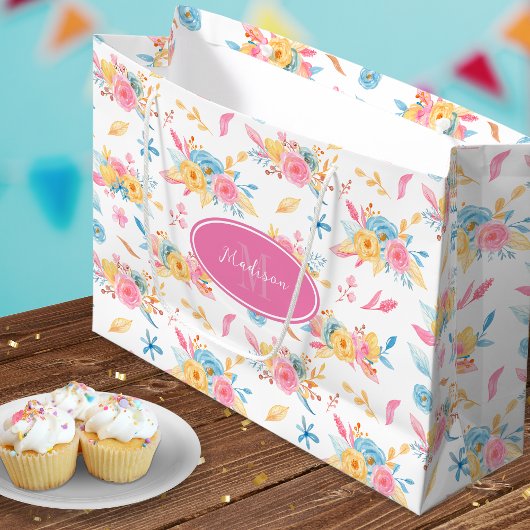 ピンクかわいらしの花柄モノグラムの ラージペーパーバッグ