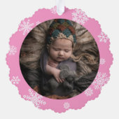 ピンクかわいらしの雪片ベビーガールの第1クリスマス オーナメントカード (裏面)