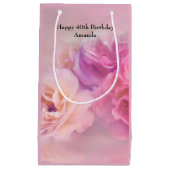 ピンクかわいらしカーネシスタイリッシュス写真誕生日 スモールペーパーバッグ (正面)